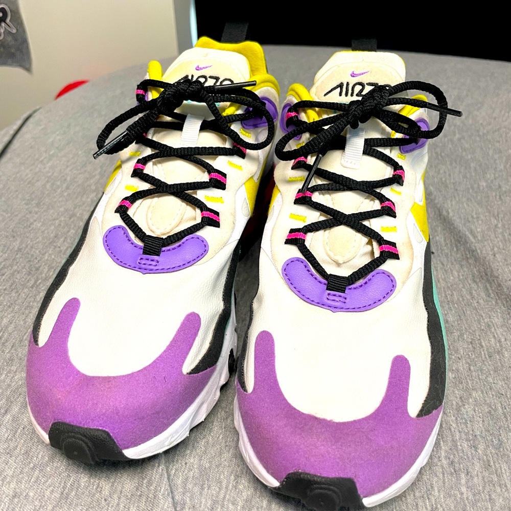 Worn a few times but in great shape! Good everyday shoes, very comfortable